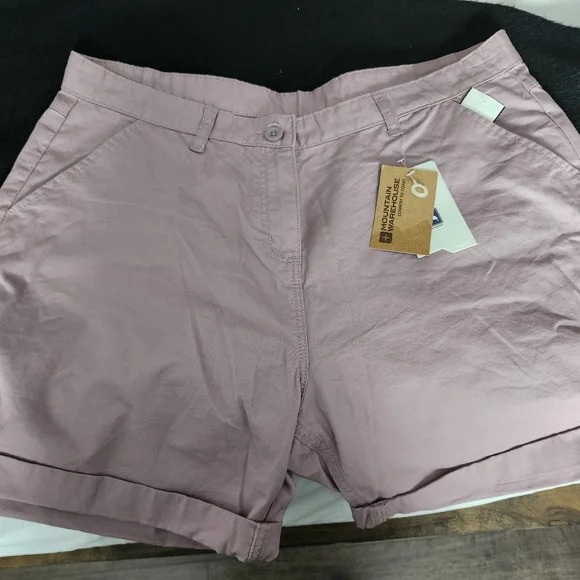 Shorts - Picture 2 of 3